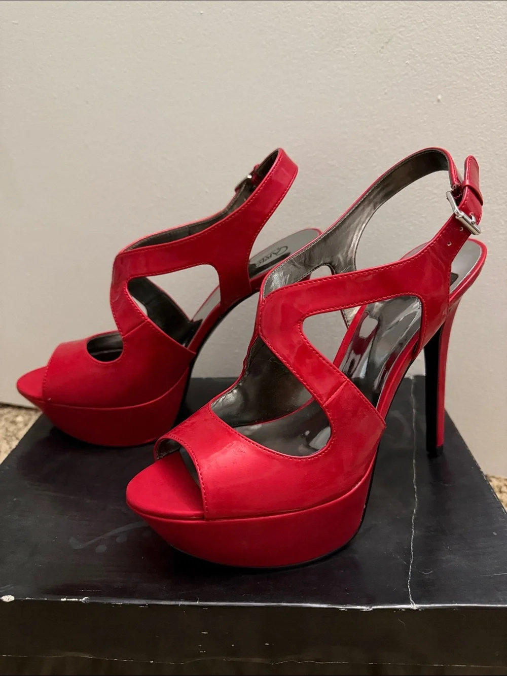 NIB Carlos by Carlos Santana Red Platform Sandals with Ankle Strap size 9M
